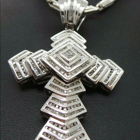 10K GOLD DIAMOND CLUSTER CROSS PENDANT necklace - Picture 7 of 11
